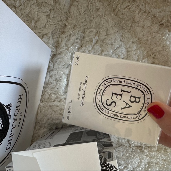 Diptyque Torsade Scented Candle and Gift Bag Set - Picture 8 of 15